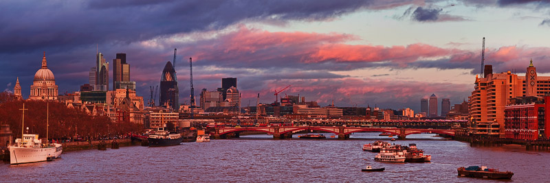 Albert Bridge at dusk in London